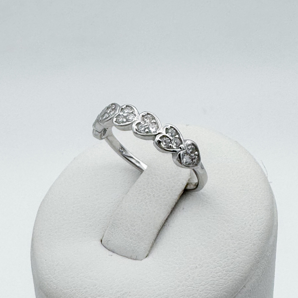 Stříbrný prsten se SRDÍČKY